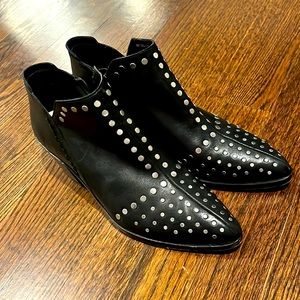 1. State Loka booties size 8M